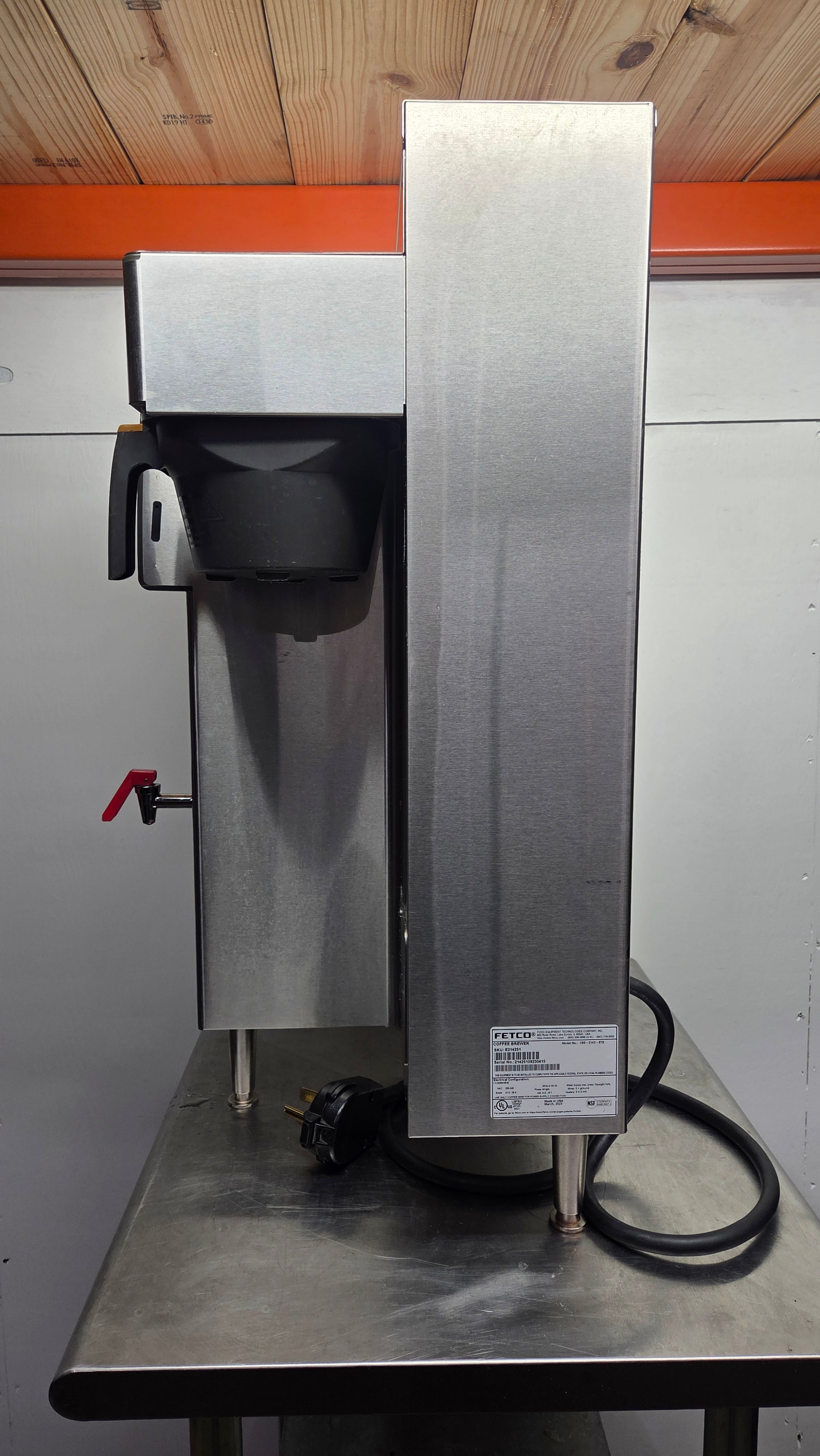 Fetco CBS-2142-XTS Twin Station Coffee Brewer (Slightly Used)