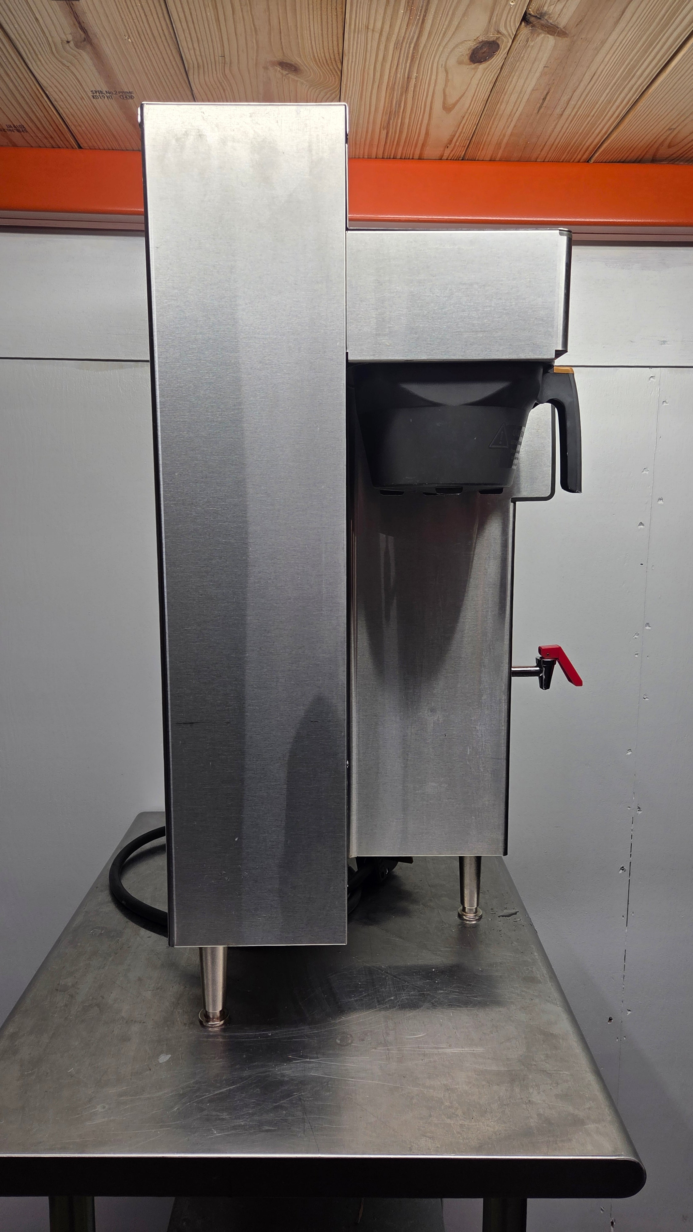 Fetco CBS-2142-XTS Twin Station Coffee Brewer (Slightly Used)
